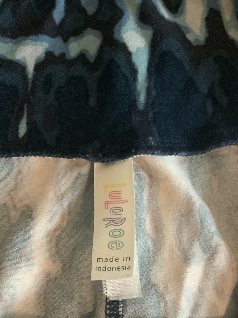 LuLaRoe Black and Light Gray Tie-Dye Leggings - Picture 3 of 5